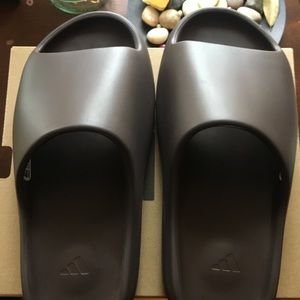 Yeezy Slides in Soot